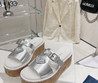 Женские кожаные шлепанцы Prada 2023-2024 серебристые