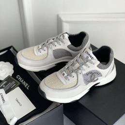 Женские текстильные кроссовки Chanel 2023-2024 белые с серым и бежевым