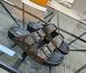 Мужские кожаные шлепанцы Louis Vuitton 2023-2024 коричневые с логотипом