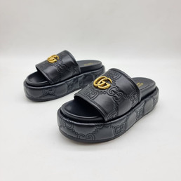 Женские кожаные шлепанцы Gucci 2023-2024 черные