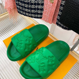 Женские полиуретановые шлепанцы Louis Vuitton 2023-2024 зеленые