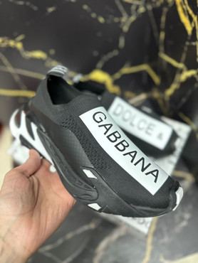 Мужские текстильные кроссовки Dolce & Gabbana 2023-2024 черные c логотипом на белом фоне