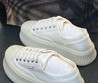 Женские текстильные кроссовки Chanel 2023-2024 белые с белой подошвой