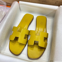 Женские кожаные шлепанцы Hermes 2023-2024  желтые