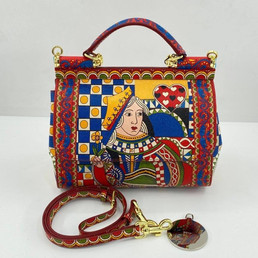 Женская кожаная сумка Dolce & Gabbana 2023-2024 24x20 красная с дамой