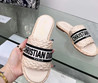 Женские плетеные шлепанцы Christian Dior Dway 2023-2024 пудра с черным логотипом