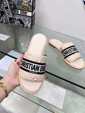 Женские плетеные шлепанцы Christian Dior Dway 2023-2024 пудра с черным логотипом