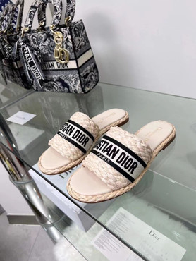 Женские плетеные шлепанцы Christian Dior Dway 2023-2024 пудра с черным логотипом