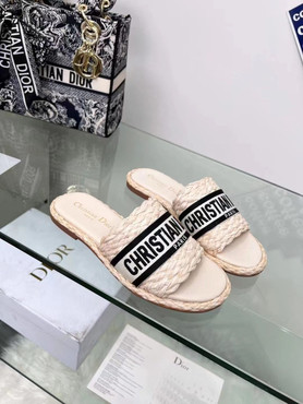 Женские плетеные шлепанцы Christian Dior Dway 2023-2024 пудра с черным логотипом