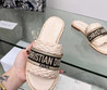 Женские плетеные шлепанцы Christian Dior Dway 2023-2024 пудра с коричневым логотипом