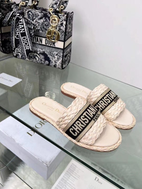 Женские плетеные шлепанцы Christian Dior Dway 2023-2024 пудра с коричневым логотипом