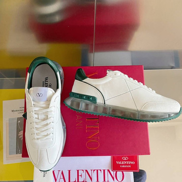 Женские кожаные кроссовки Valentino 2023-2024 белые с зеленым