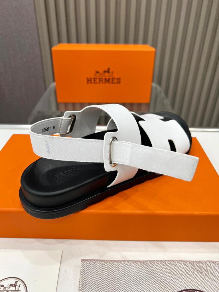 Гермес 2023. Hermes 2023 обувь мужская. Женские шлепанцы Hermes Chypre зеленые. Женские шлепанцы Hermes Chypre серые. Браслет Hermes кожаный цена мужской копии.