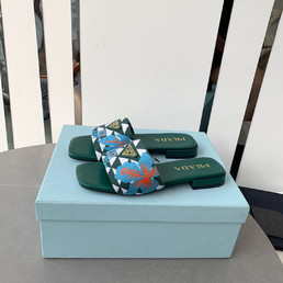 Женские текстильные шлепанцы Prada 2023-2024 зеленые с цветами