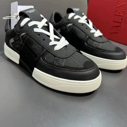 Мужские комбинированные кроссовки Valentino 2023-2024 черные с белым и замшевыми вставками