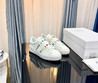 Женские кожаные кроссовки Valentino 2023-2024 белые с цветным украшением сбоку