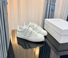 Женские кожаные кроссовки Valentino 2023-2024 белые с серебристым украшением сбоку