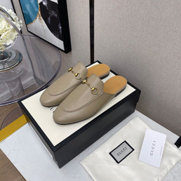 Женские кожаные шлепанцы Gucci 2023-2024 бежевые