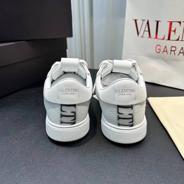 Мужские кожаные кроссовки Valentino 2023-2024 белые с синим