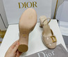 Женские кожаные туфли Christian Dior 2023-2024 бежевые лакированные
