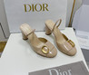 Женские кожаные туфли Christian Dior 2023-2024 бежевые лакированные