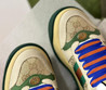 Женские комбинированные кроссовки Gucci 2023-2024 бежевые с зеленым и фиолетовыми шнурками