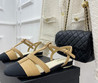 Женские кожаные босоножки Chanel 2023-2024 бежевые с черным
