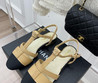 Женские кожаные босоножки Chanel 2023-2024 бежевые с черным