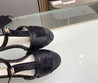 Женские кожаные босоножки Chanel 2023-2024 черные с текстильным носом