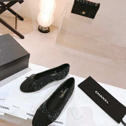 Женские текстильные балетки Chanel 2023-2024 черные с синим