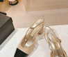 Женские кожаные туфли Chanel 2023-2024 бежевые с черным носом