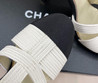 Женские текстильные туфли Chanel 2023-2024 белые с черным носом