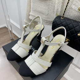 Женские текстильные туфли Chanel 2023-2024 белые с черным носом