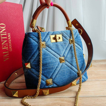 Женская текстильная сумка Valentino 20х18 2023-2024 синяя с коричневым
