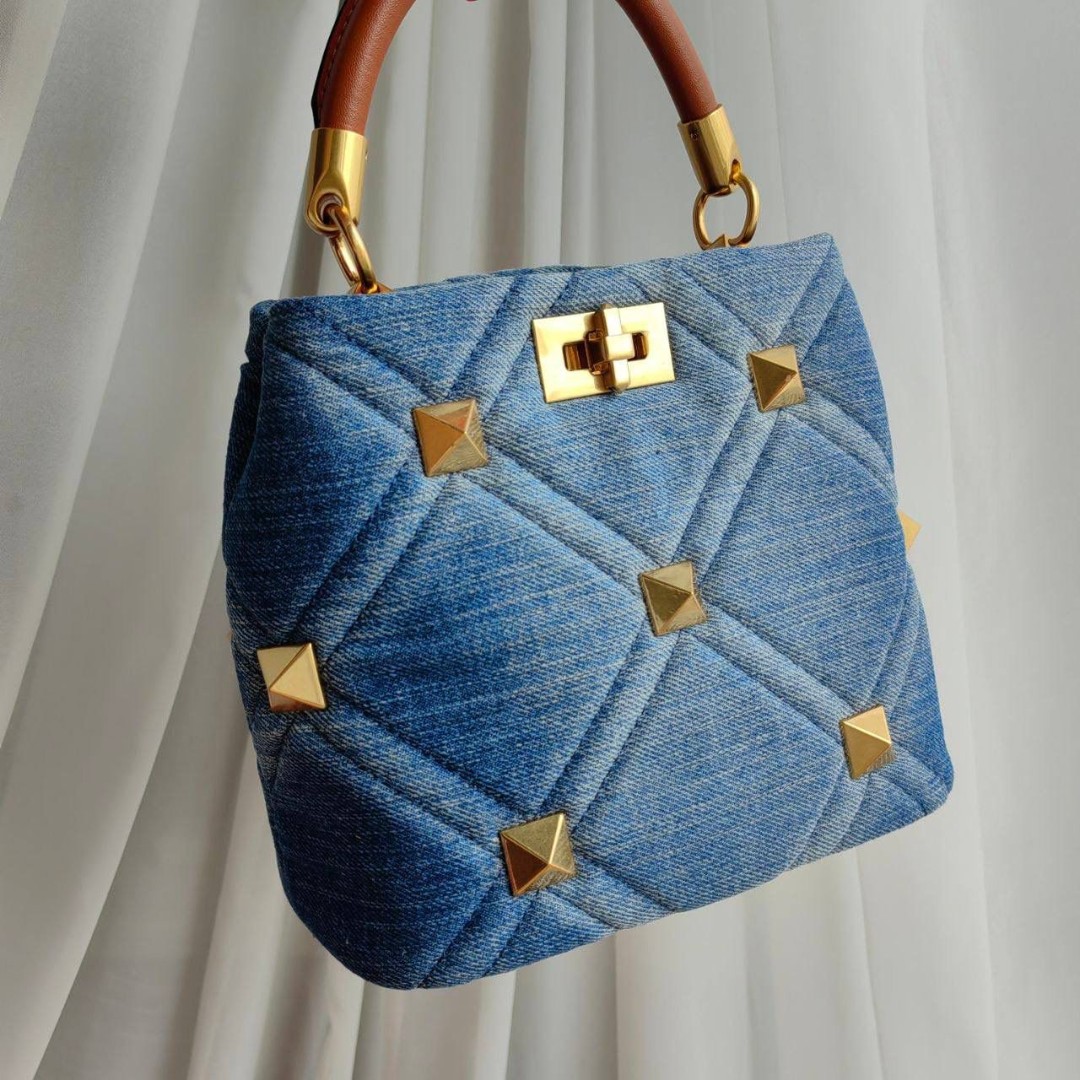 Женская текстильная сумка Valentino 20х18 2023-2024 синяя с коричневым