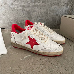 Женские кожаные кроссовки Golden Goose 2023-2024 белые с красной звездой