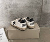 Женские кожаные кроссовки Golden Goose 2023-2024 белые с черной звездой