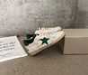 Женские кожаные кроссовки Golden Goose 2023-2024 белые с зеленой звездой
