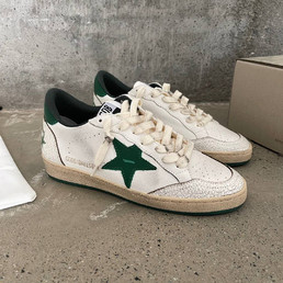 Женские кожаные кроссовки Golden Goose 2023-2024 белые с зеленой звездой