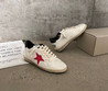 Женские кожаные кроссовки Golden Goose 2023-2024 белые с черным и красной звездой