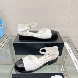 Женские кожаные туфли Chanel Mary Janes 2023-2024 белые с черным носом