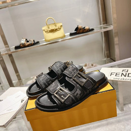 Женские кожаные сандалии Fendi 2023-2024 черные с серым и логотипом