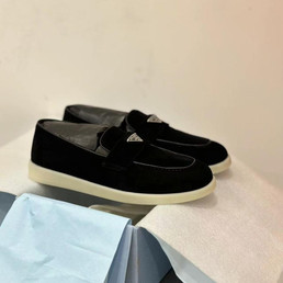 Женские замшевые мокасины Prada 2023-2024 черные