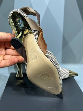 Женские текстильные туфли Fendi 2023 бежевые с орнаментом