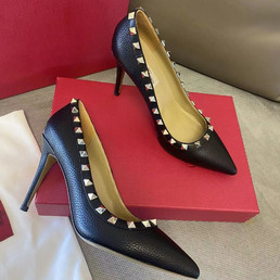 Женские кожаные туфли Valentino 2023 черные