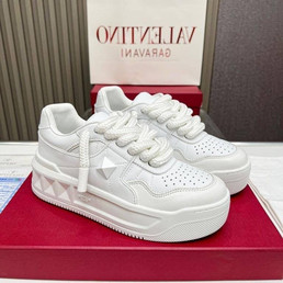 Мужские кожаные кроссовки Valentino 2023 белые