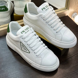 Женские кожаные кроссовки Prada 2023 белые с зеленым