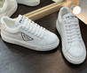 Женские кожаные кроссовки Prada 2023 белые