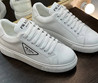 Женские кожаные кроссовки Prada 2023 белые