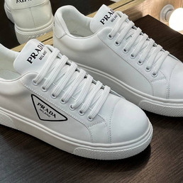 Женские кожаные кроссовки Prada 2023 белые